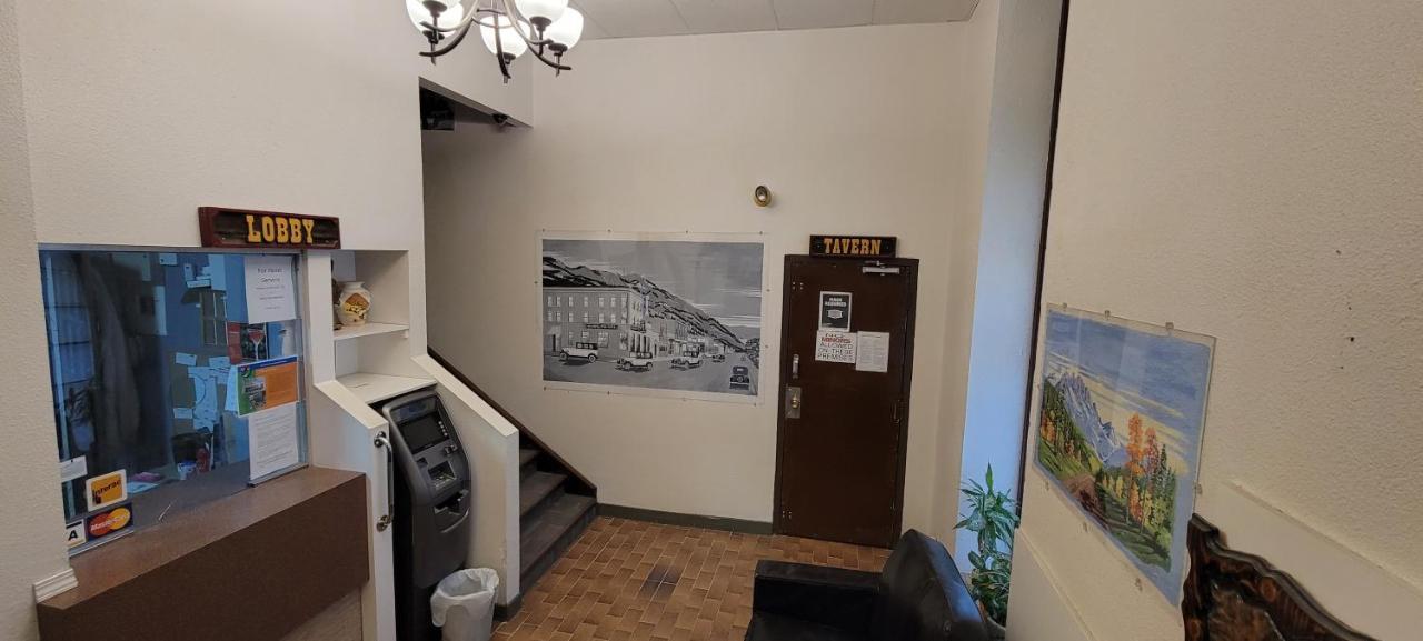 The Cosmopolitan Hotel Blairmore Экстерьер фото