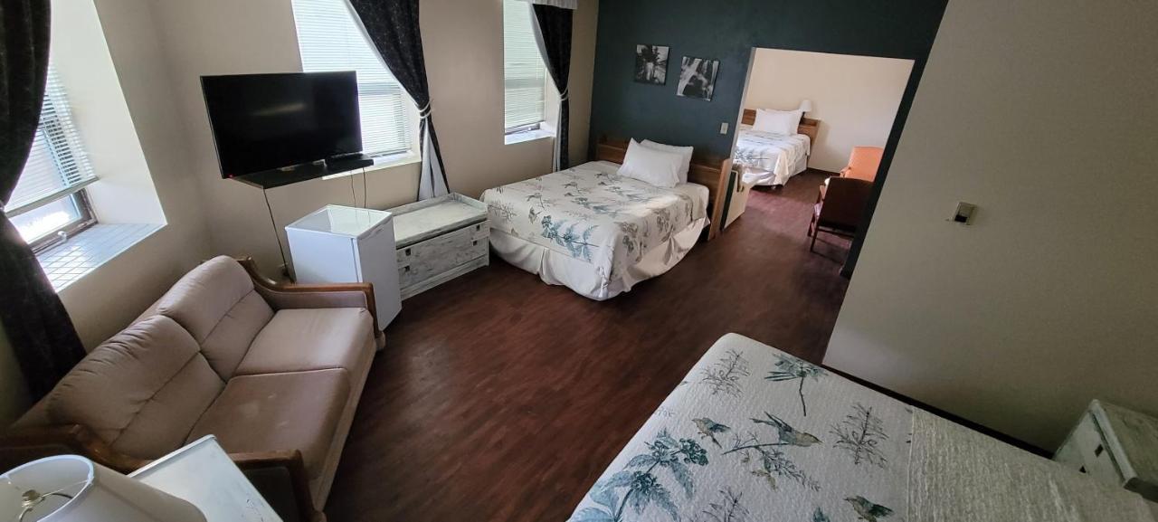 The Cosmopolitan Hotel Blairmore Экстерьер фото